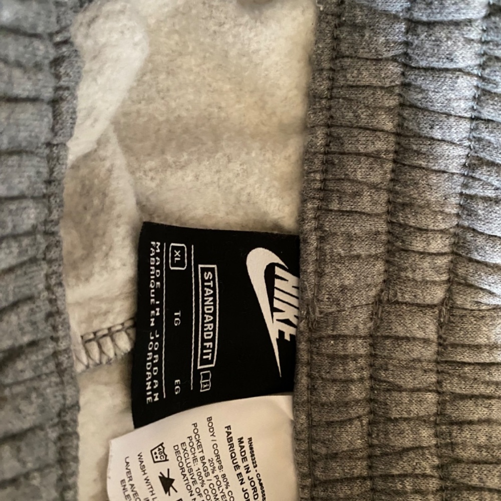 Nike - Picture 5 of 11